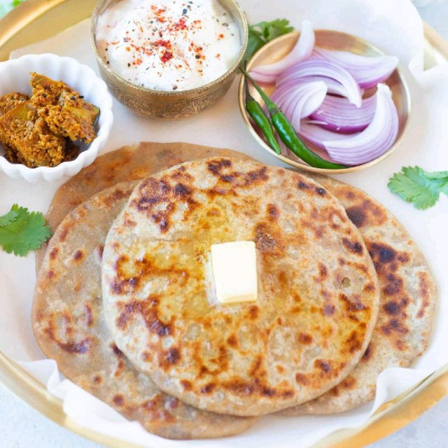 Aloo Pyaaj Paratha