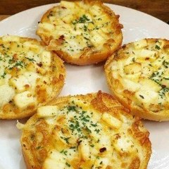 Paneer Garlic Bread 