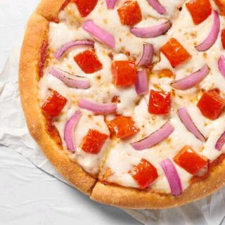 Onion Tomato Pizza