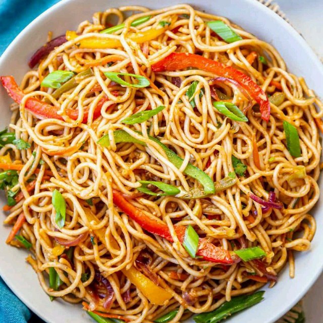 Noodles(Veg/Hakka/Chilly/Garlic) Half
