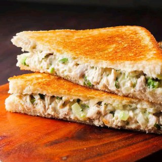 CHICKEN SANDWHICH