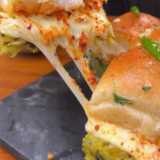 CHEESY VADA BUNS