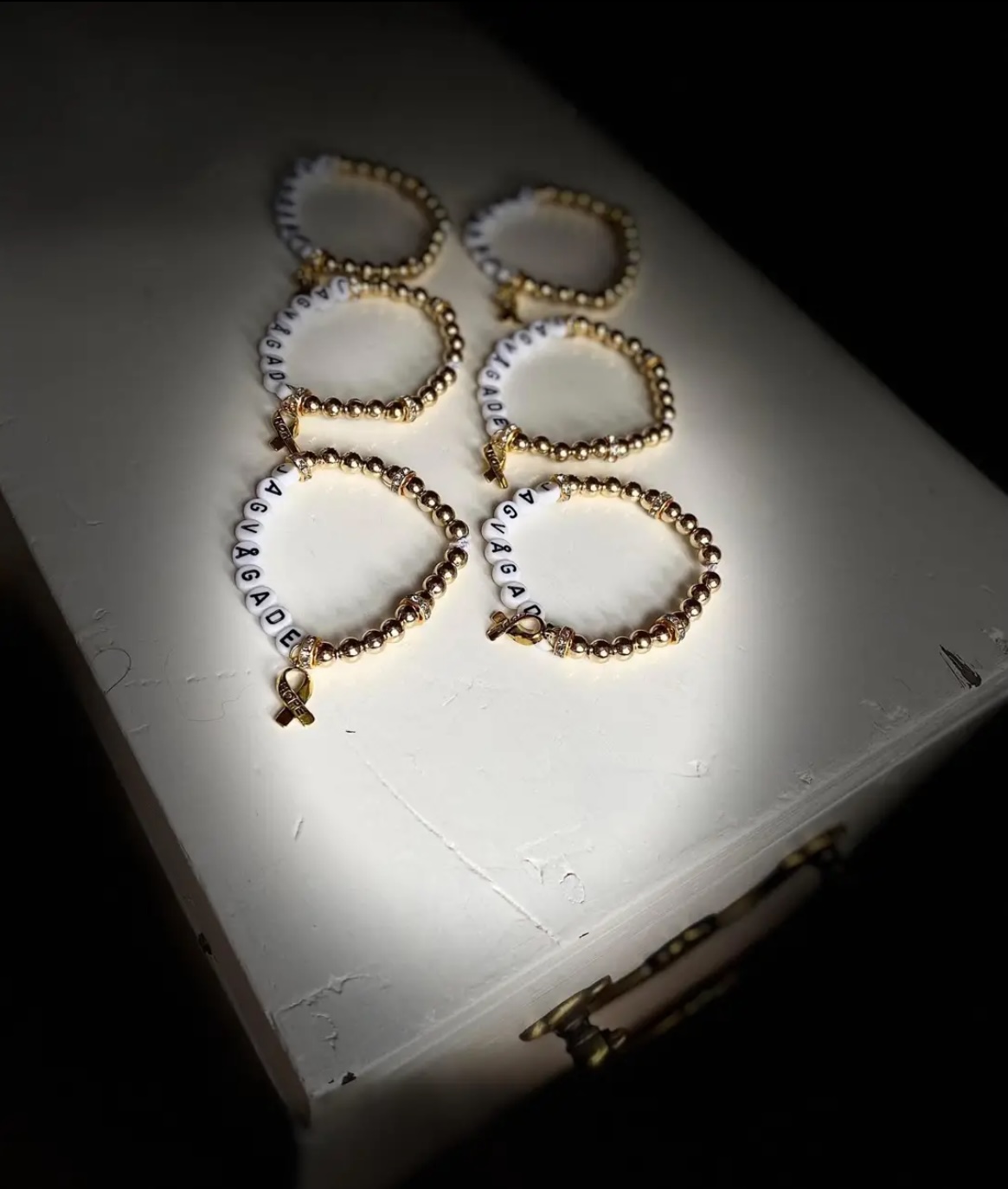 Handpärlat Jag Vågade-armband i guld