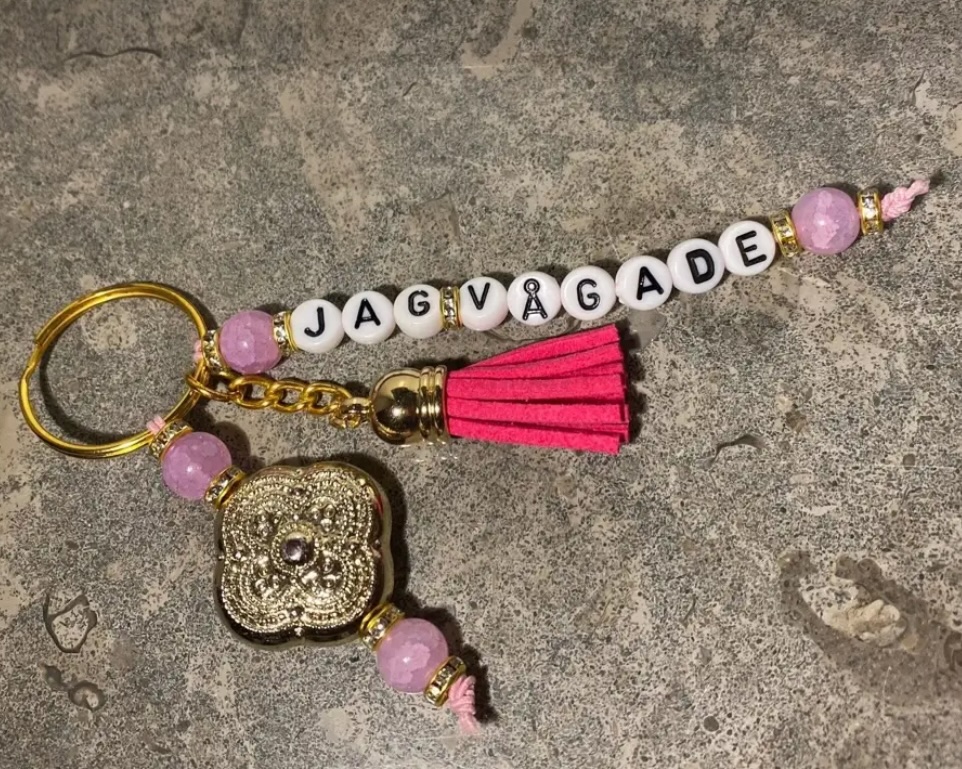 Närbild på Jag Vågade-armband