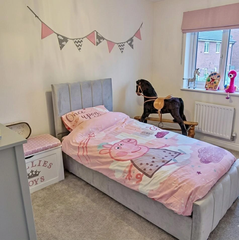 Single Silver Plush Velvet Vertical Panel Bed Frame with Mattress - Beds furniture in UK