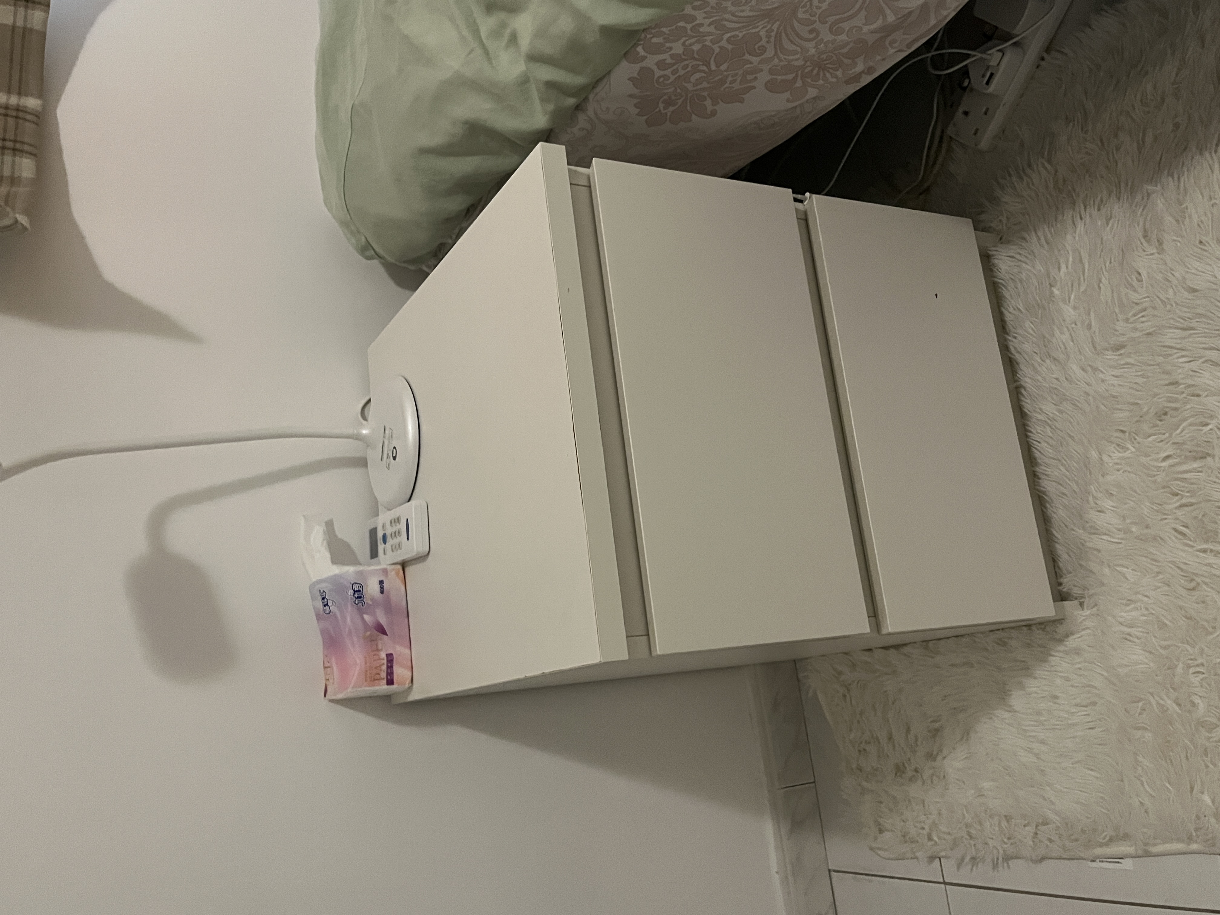 宜家白色床頭櫃 - 相片 1