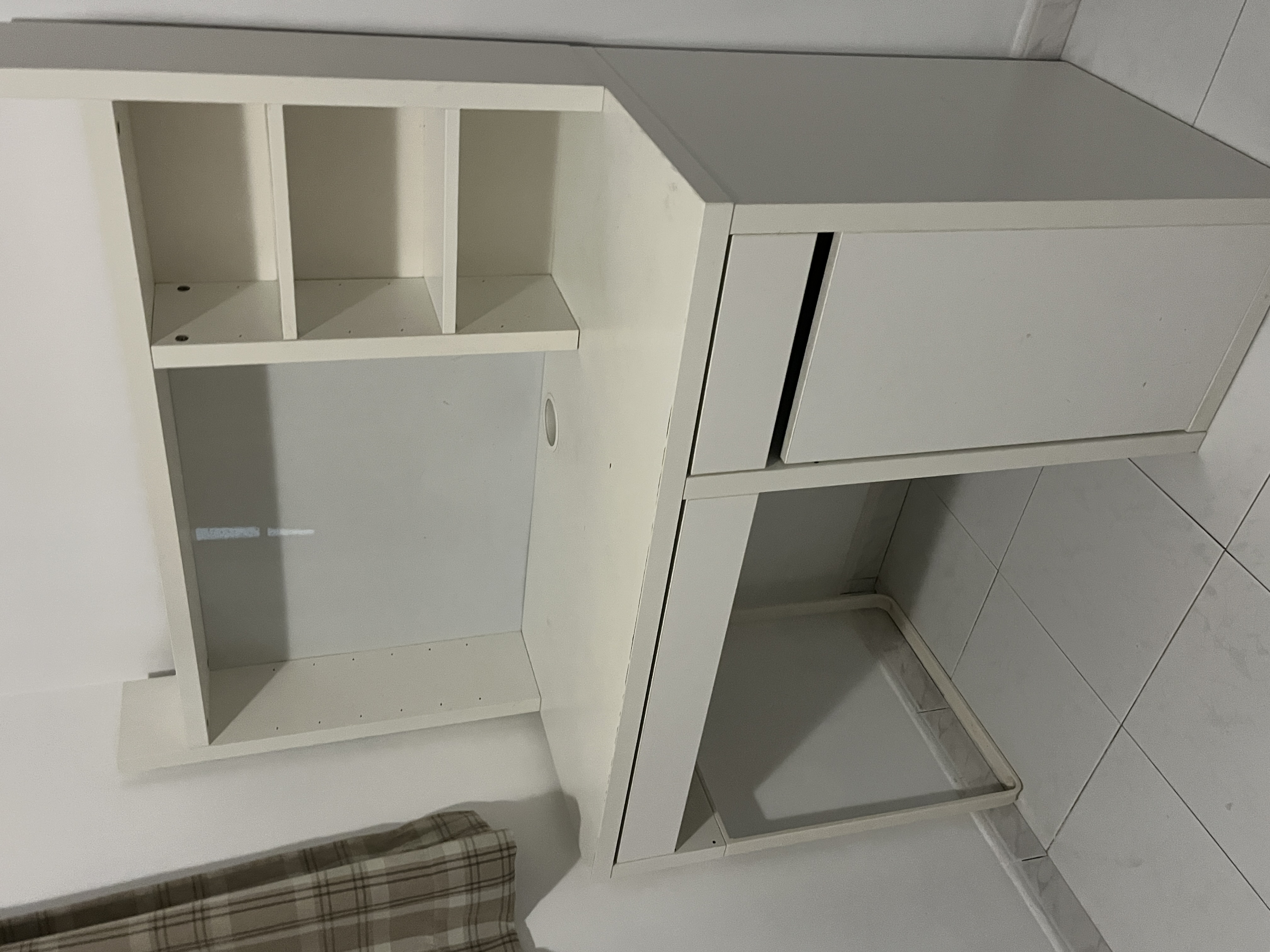 白色書枱 - 相片 2