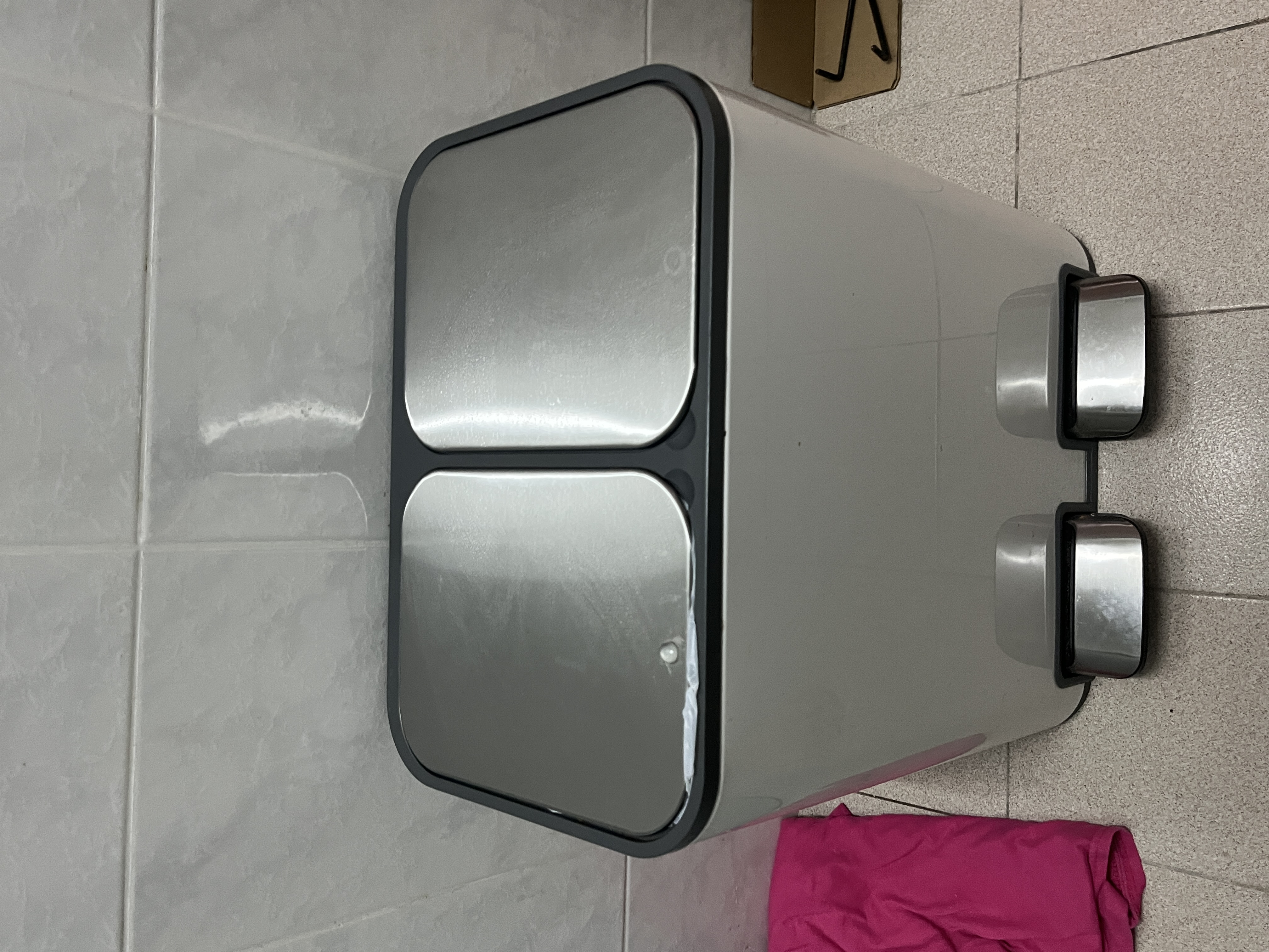 兩格腳踩垃圾筒 - 相片 1