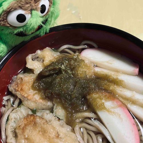 今更！年越しそば
深夜に食べる派
鏡開きのお餅忘れてぜんざい食べちゃったね