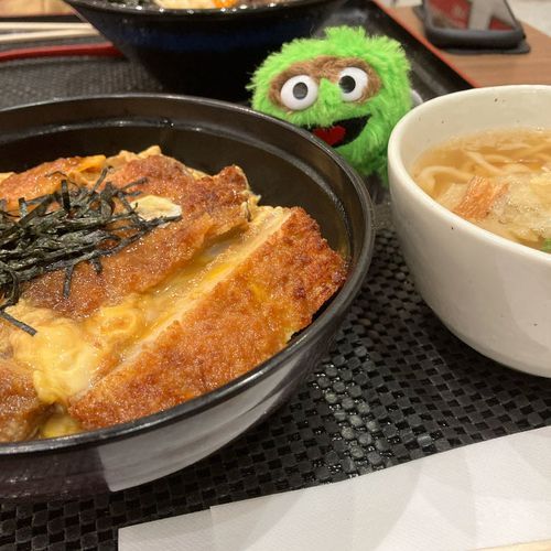大好物だよ🍚
カツ丼
好きな割に年に一回ぐらいしか食べないよ😏

