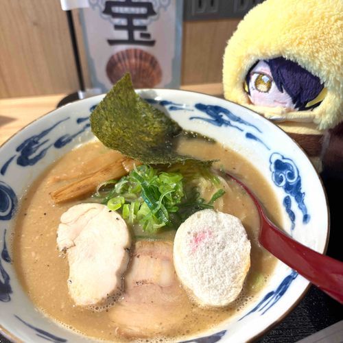 ごしゅくんは らーめんが だいすきなのでござる！
ところでごしゅくん せっしゃの このふくは なんでござるか？ふざけているのでござるか？
