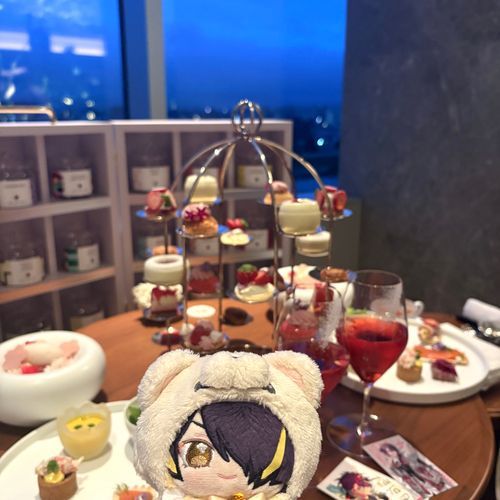 おしゃれな あふたぬーんてぃーで ござるな！
ごしゅくんは ここ にかげつくらい いちごを たべすぎでござるよ