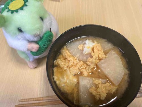 きょうのお味噌汁は卵と大根の味噌汁！

とても美味しそうにできてたよ〜！
早く食べよっ！