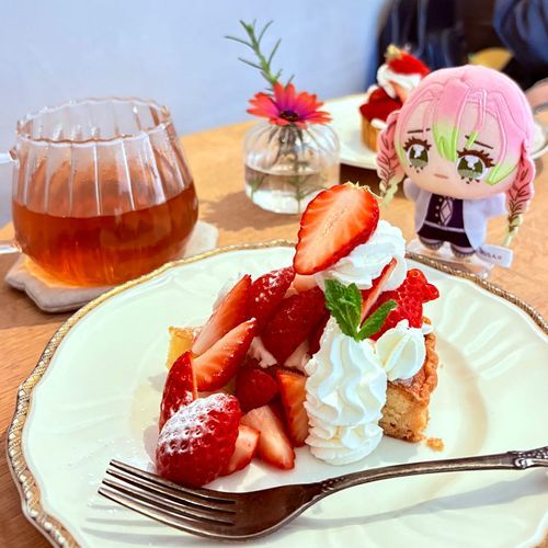 お友達のカフェにいってきたよ！
おいしいくてかわいいストロベリータルト食べたよ🍓🥧