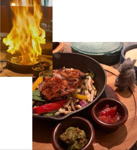 🇲🇽🌮🔥炎のタコス



こんばんは♪
ミニトトちゃんです❣️

今日も暑かったね~☀️

目の前でファイアーーー🔥🔥🔥🌶️
夏にぴったりの炎のタコス食べてきたよ♪
辛さと熱さで暑さを吹き飛ばすぞぉ〜✊✨

