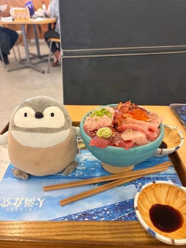 あるじと徳島県のくるくるなると(道の駅)に行って来たよ。
あるじが海鮮丼を美味しそうに食べてたよ^_^
