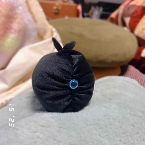 くろい ひとつめちゃんが ばくたんした