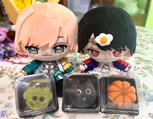 ハロウィン仕様のかわいい和菓子をもらいました
メンバーカラーもしっかり意識
