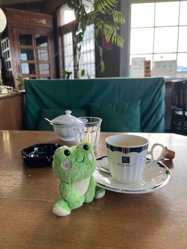 喫茶店に連れてってもらったよー⭐︎コーヒーはひとくち飲んでるよ☕️