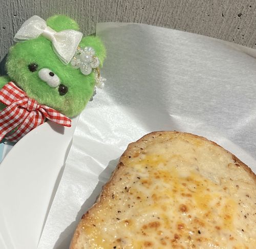 ぴょこっ