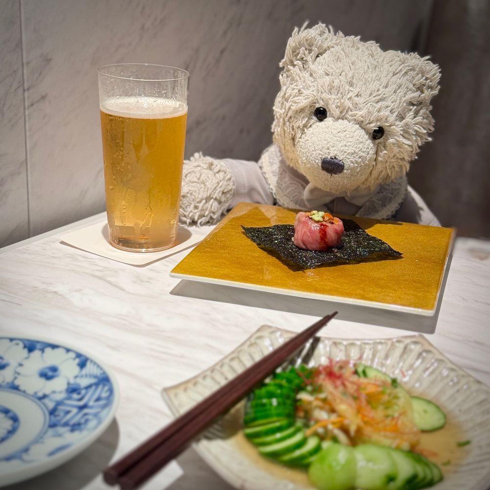おにく たべに きました🍽️
こんぶ まき? の ユッケ うま