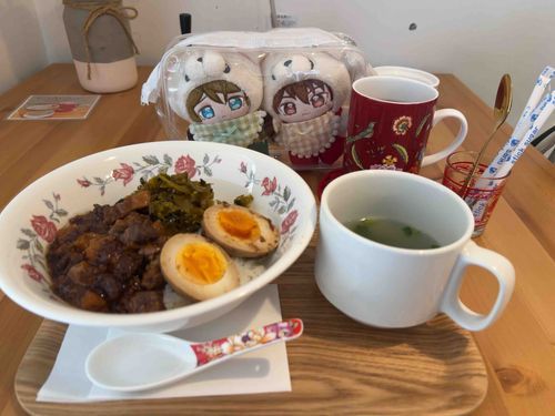 おしゃれな たいわんりょうりやさん で、るーろーはん