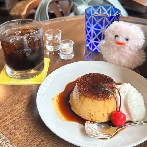 ぼく、こなみ。
ここはこのあいだいった、きっさてん。
ぼくのおきにいりなんだ〜。