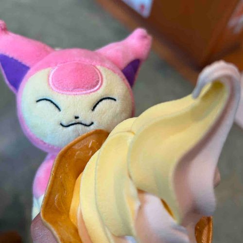 りょこう から かえって きて 、すっかり ねてしまった よ … 。
さいみんじゅつ でも かかった みたい だった ような … ？
これは 、 かえりに たべた そふとくりーむ だよ 。
きのう から あいす ばかり たべて いるね 。