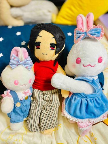 うさちゃん姉妹に挟まれているのは、あい様。みんなのアイドルでうさちゃん姉妹はあい様がとっても大好きです。