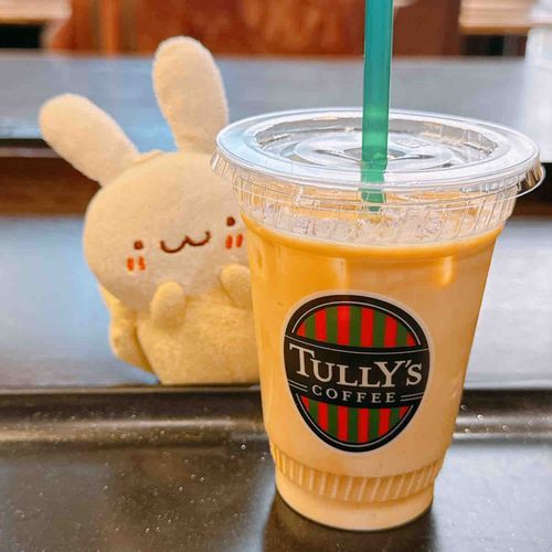 ほんやさんで おかいもの
おとなりの カフェで
おちゃして いくんだって
まだ かえらないのかなぁ…