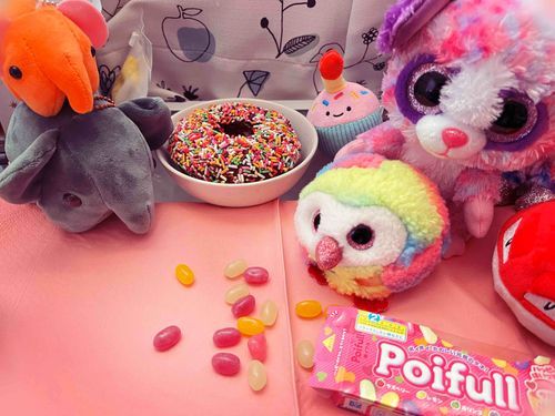 セツブンはね、誕生日パーティーやった数だけおまめ食べるんだよ
おまめは200歳だから......まずい！足りないかも！！


...おまめのことは食べちゃダメだよ？おまめはキョウリュウに食べられた時、めちゃくちゃ暴れて、ｵｴｯ！ってされたことあるんだからね！！ほんとさ！