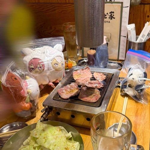 少し前にお友達と焼肉食べてきたよ🥓
においがつかないように完全防備したよー🧸