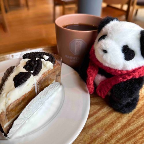 投票うぃって外食してきたよ🗳️
ケーキもコーヒーもおいしかった〜🧁
絶対にまた食べるんだ！🎈