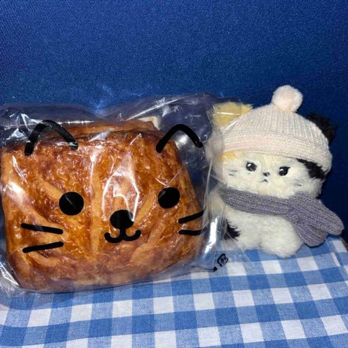 ねこがいっぱいの  ぱんやさんに  いってきた
