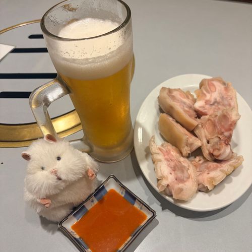やきにくやにきて
とんそくばかりたべている𐄑𐅁̂ ⩊፟ ̂𐅀𐄑
がんもはおるすばん
