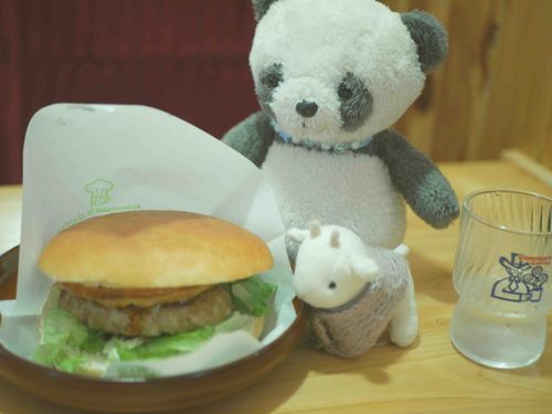めっ🐐
おっきい🍔だめっ🐐
やじとパンダちゃんでたべるんだめっ🐐