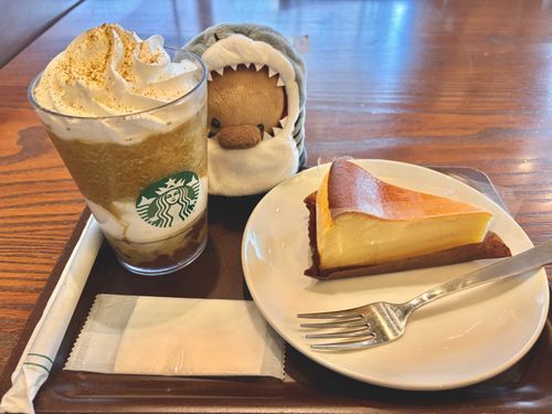 話題‼️のほうじ茶☕️フラペチーノ🥤✨With ニューヨーク🗽チーズケーキ🍰✨でアゲ☝️❣️

最下層のわらび餅がゲーーーーーキ‼️‼️ウマ🐎‼️✨