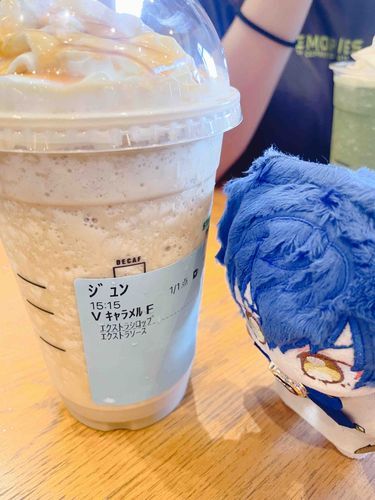 キャラメルマキアートのつもりが、間違えてキャラメルフラペチーノ頼んじまいましたよぉ…