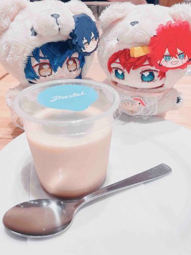 🍓ひいろくんとプリンを食べに来ましたよぉ〜
♠️うむ！！