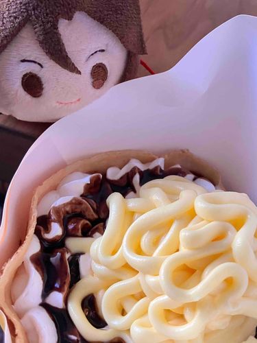 くれーぷっていう食いもんらしいぜ！
まよねーずかと思ったら、かすたーど、らしい。