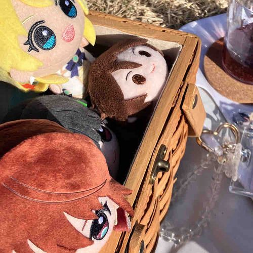 あるじの仲間たちと、ぴくにっくにきたぜ！
あったかくていい天気だな！あるじは鼻すすってるけどな！