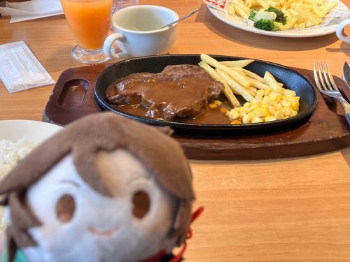 お、お、おにくー！！！
あるじ！おれにもひとくち……！