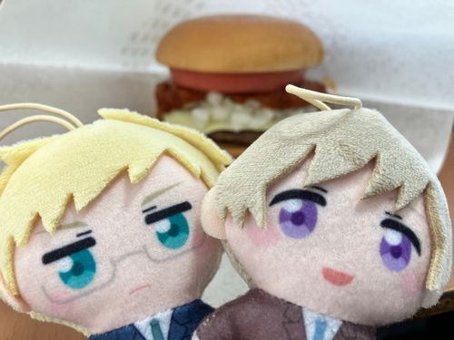 🇸🇪＜ハンバーガー、だべな……
🇫🇮＜ハンバーガーです！
