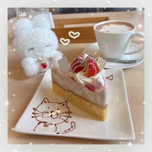 いちご練乳ケーキ食べたよ🍰
ねこちゃんのプレートかわいかったね🐾