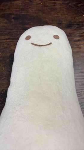 机の上にごろーん_(-ω-_)⌒)_
可愛いねぇ( ◜ᴗ◝)