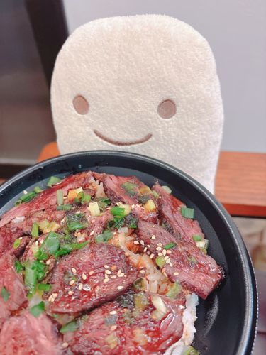 牛タン弁当、食べ切れないから二人で食べようね(*´～｀*)