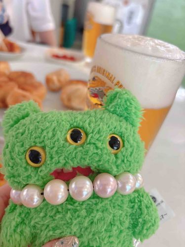 ぱぱとままは きいろいぱちぱちがだいすき！
ふわふわくもみたいなの のってるね！
きっぱには にがくておとななあじ🍺🦷

