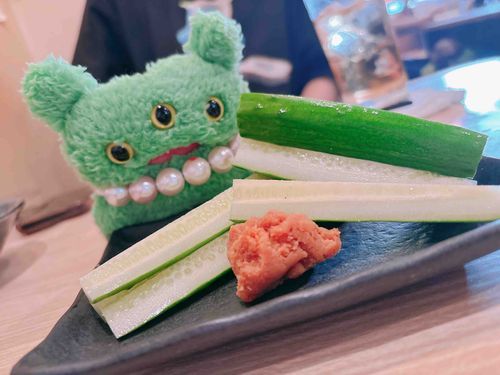 あついひにさいこーな
きゅうりってゆーみどり‼︎🥒
おみそってのつけてたべると
しょっぱなってんまなやつ！！