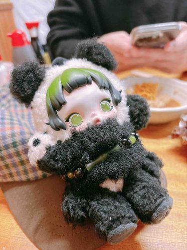 初おでかけ♡
みんな乾杯してて顔が赤いな🐼