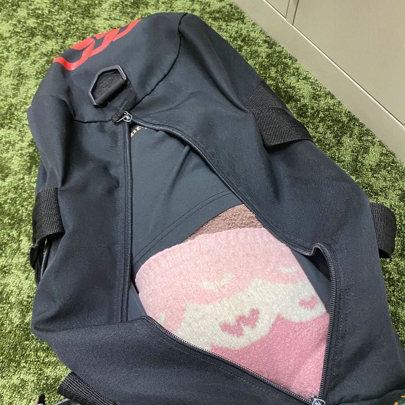 こんばんは、カワミちゃんだよ。
今日は帰ってきたら、おばあちゃんのお友達が焼いてくれたシフォンケーキがあったよ。めちゃおいしかったよ🤤
二枚目の写真は、今週の頭からおかあさんの出張に連行されていたカワミちゃんの哀れな姿だよ。苦しい〜〜😭